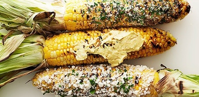 Запеченная кукуруза с брынзой и базиликом